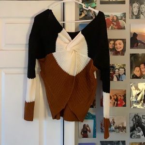 Full circle trends v neck sweater size small